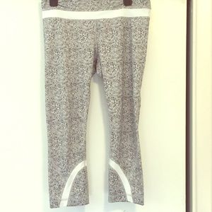 Lululemon patterned cropped leggings